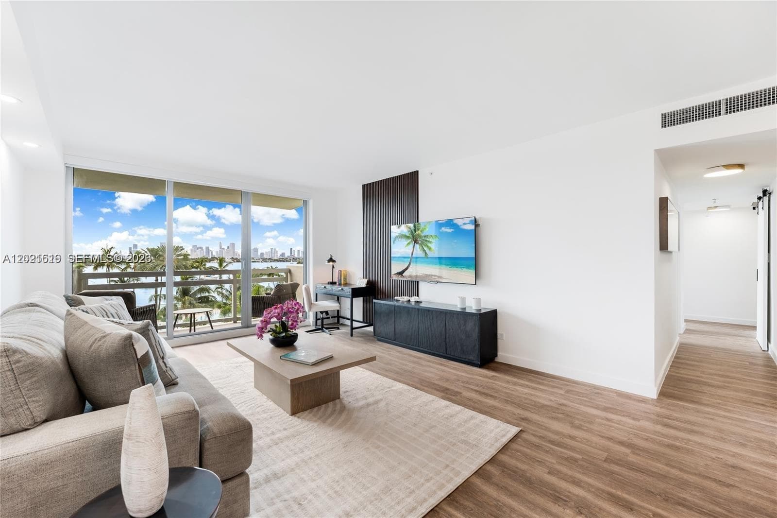 A12021516 — Miami Beach — 5