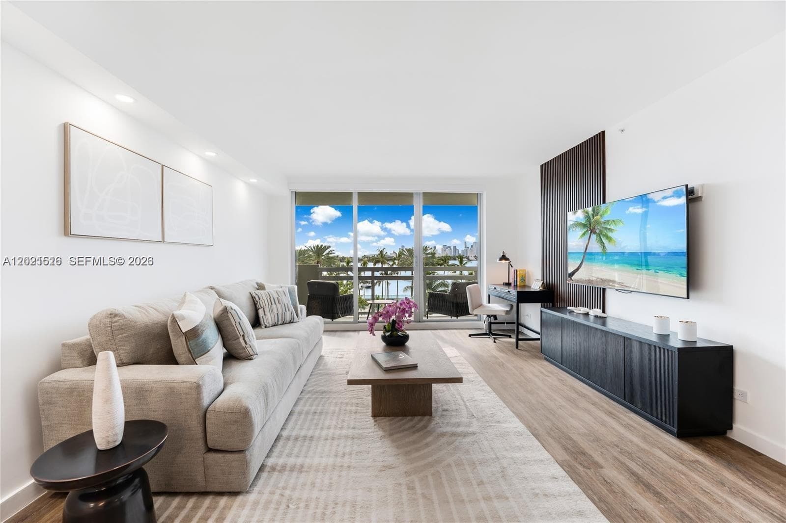 A12021516 — Miami Beach — 4