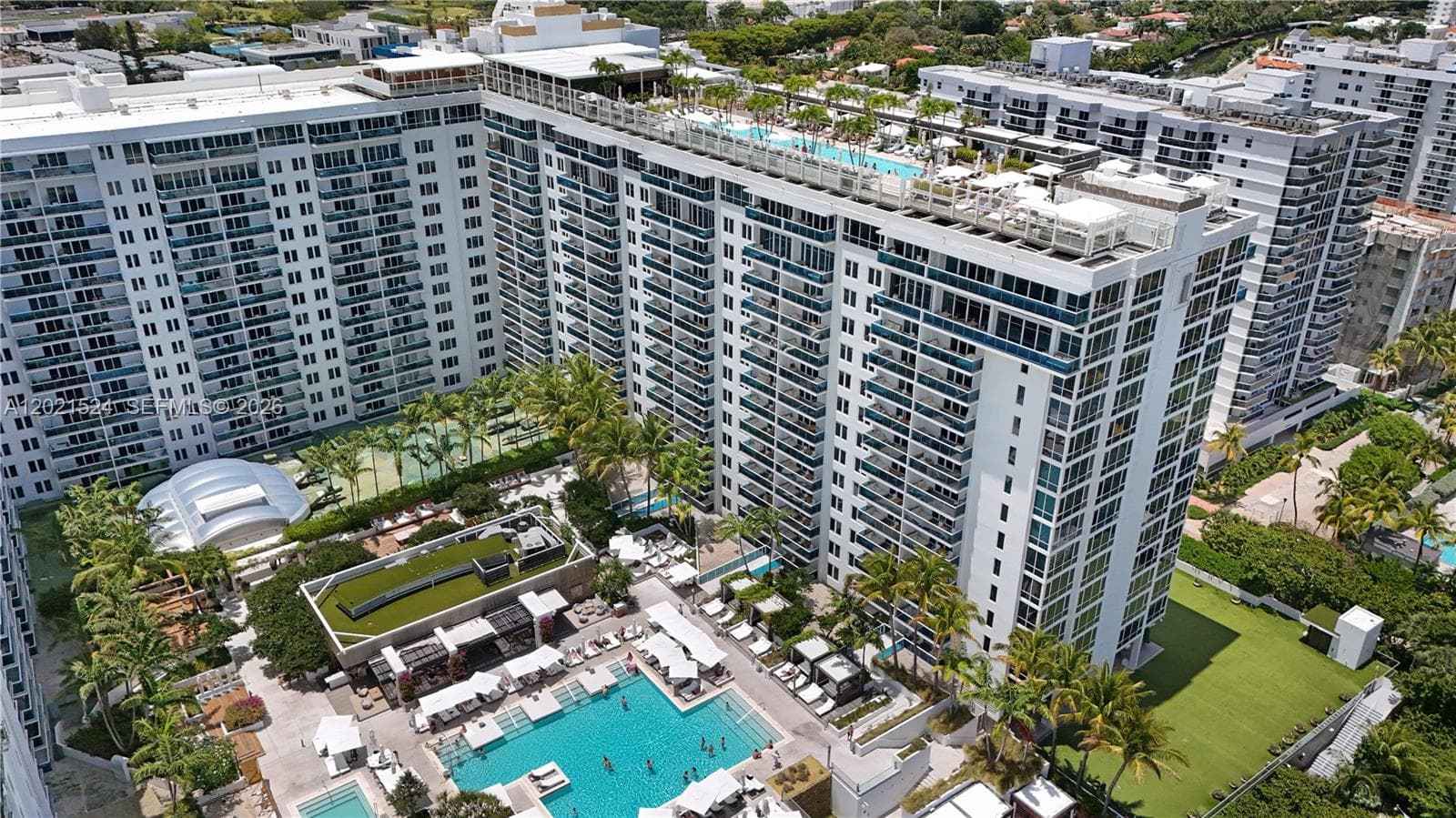 A12021524 — Miami Beach — 52