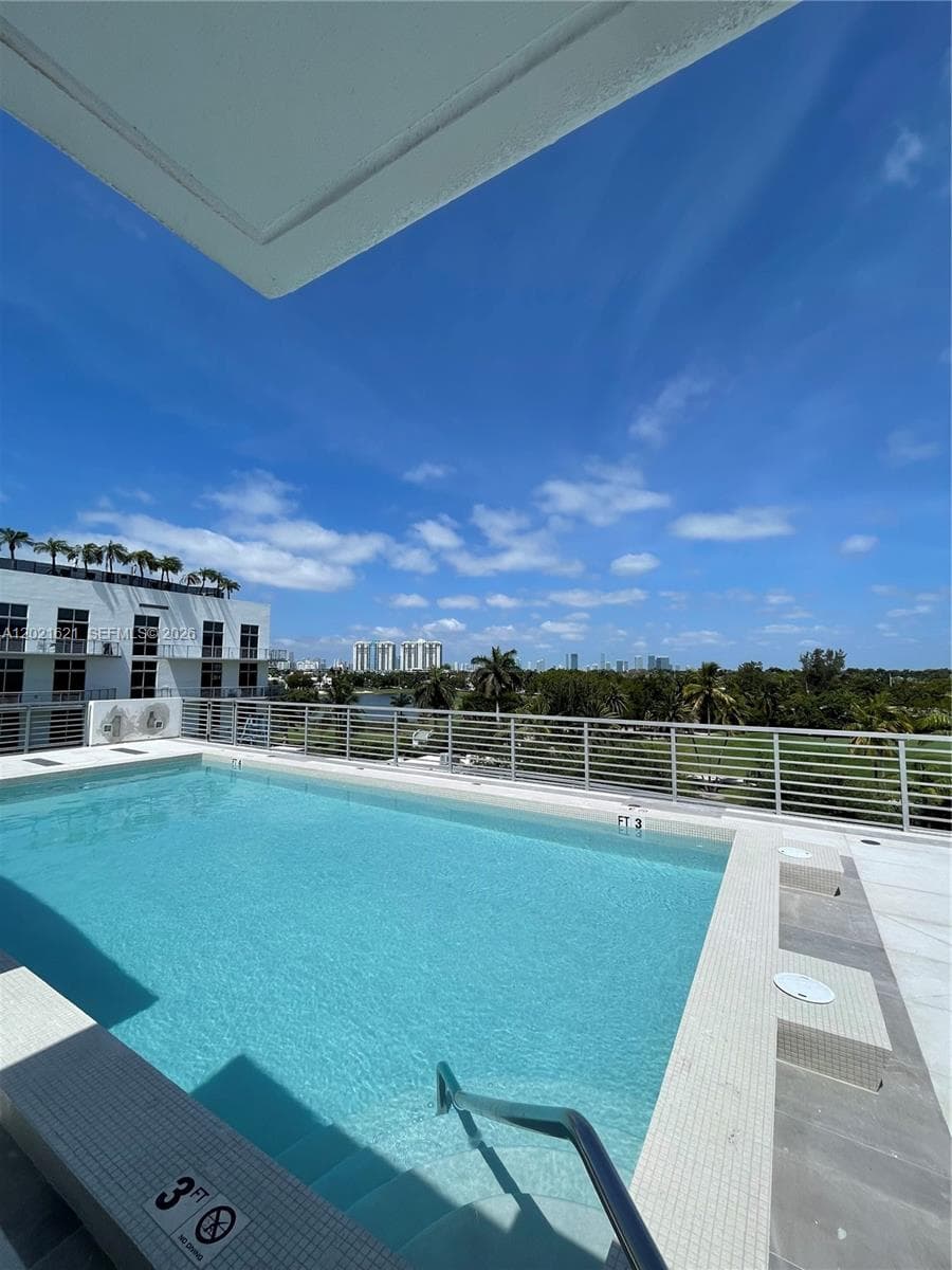 A12021621 — Miami Beach — 27