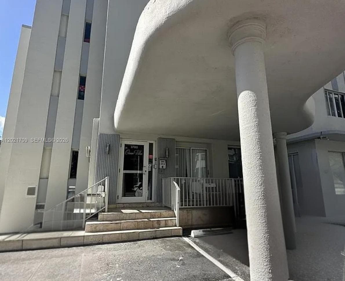 A12021709 — Miami Beach — 7