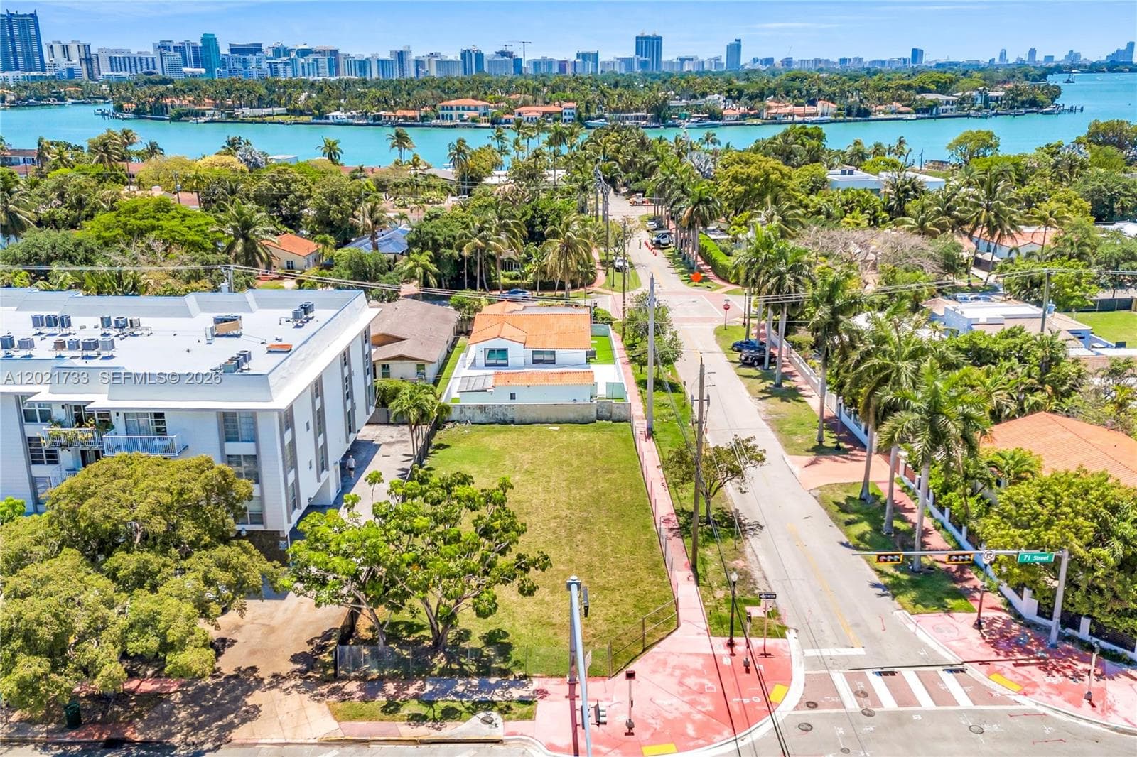 A12021733 — Miami Beach — 2