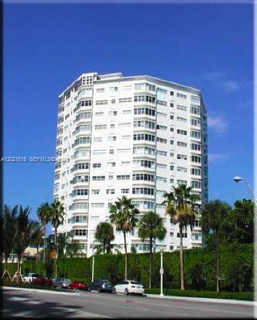 A12021818 — Miami Beach