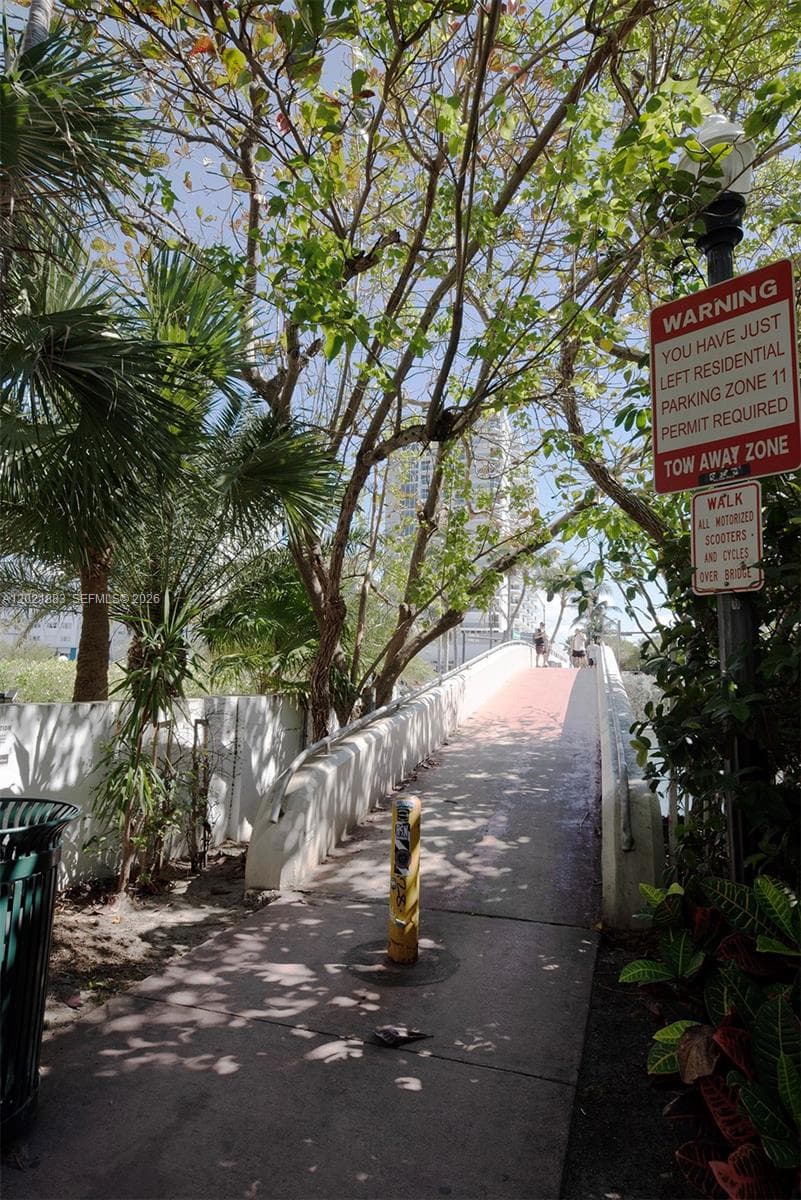 A12021883 — Miami Beach — 27