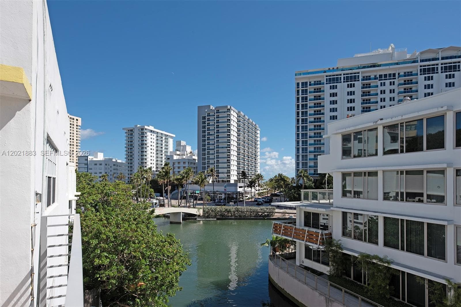 A12021883 — Miami Beach — 24