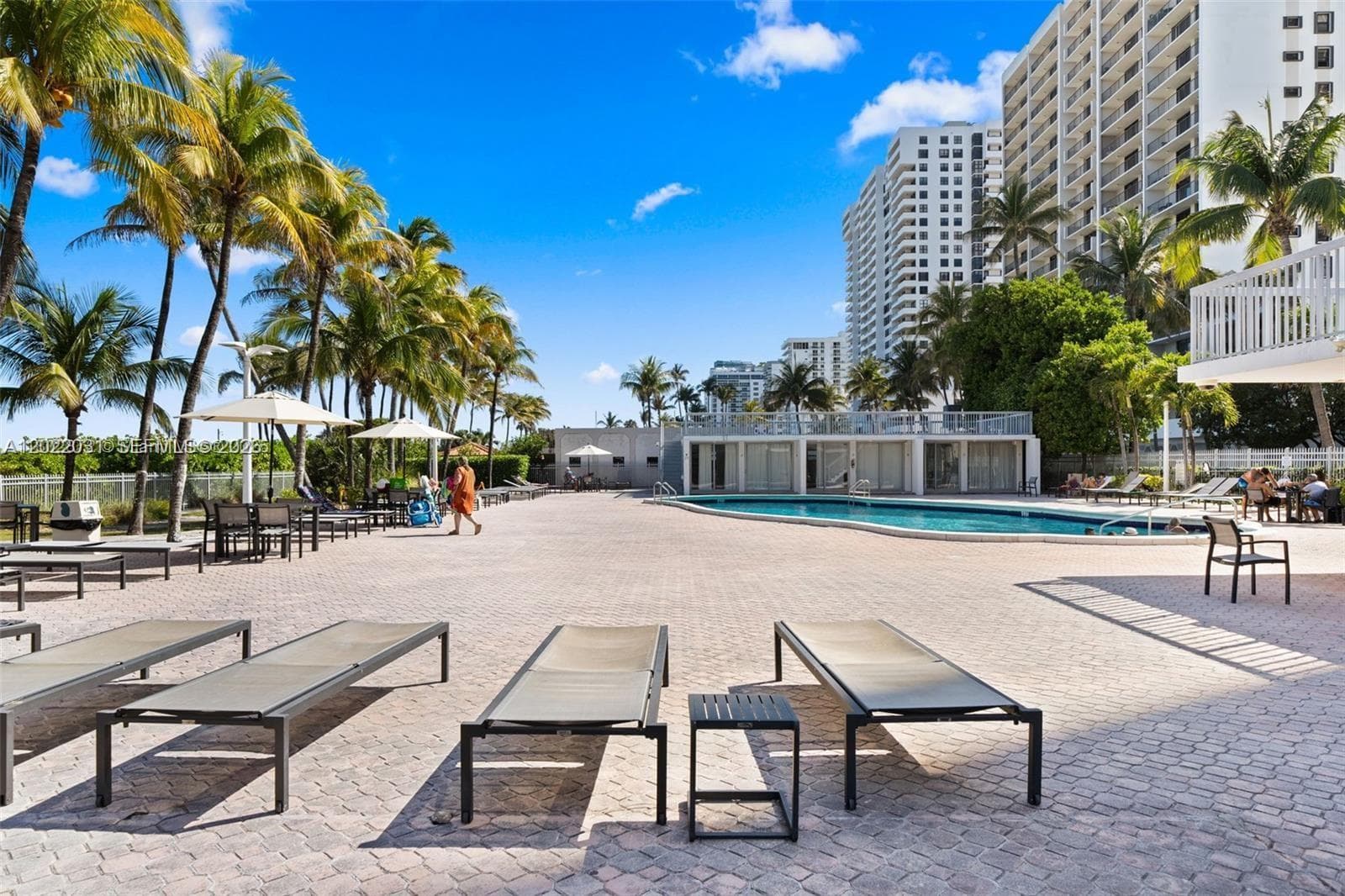 A12022031 — Miami Beach — 16