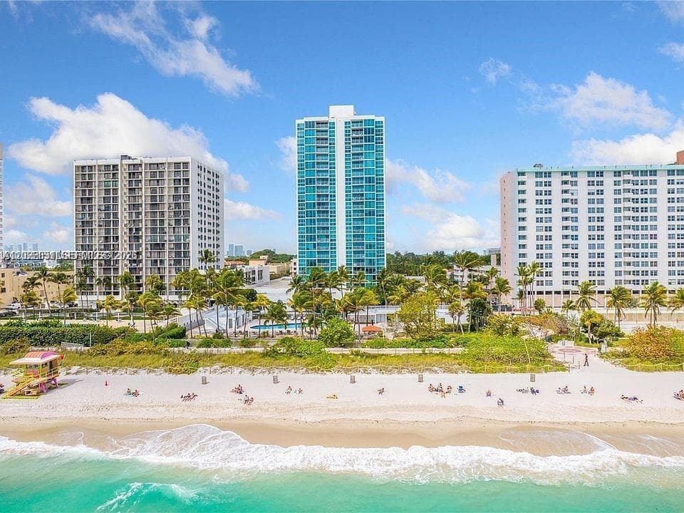 A12022031 — Miami Beach — 4