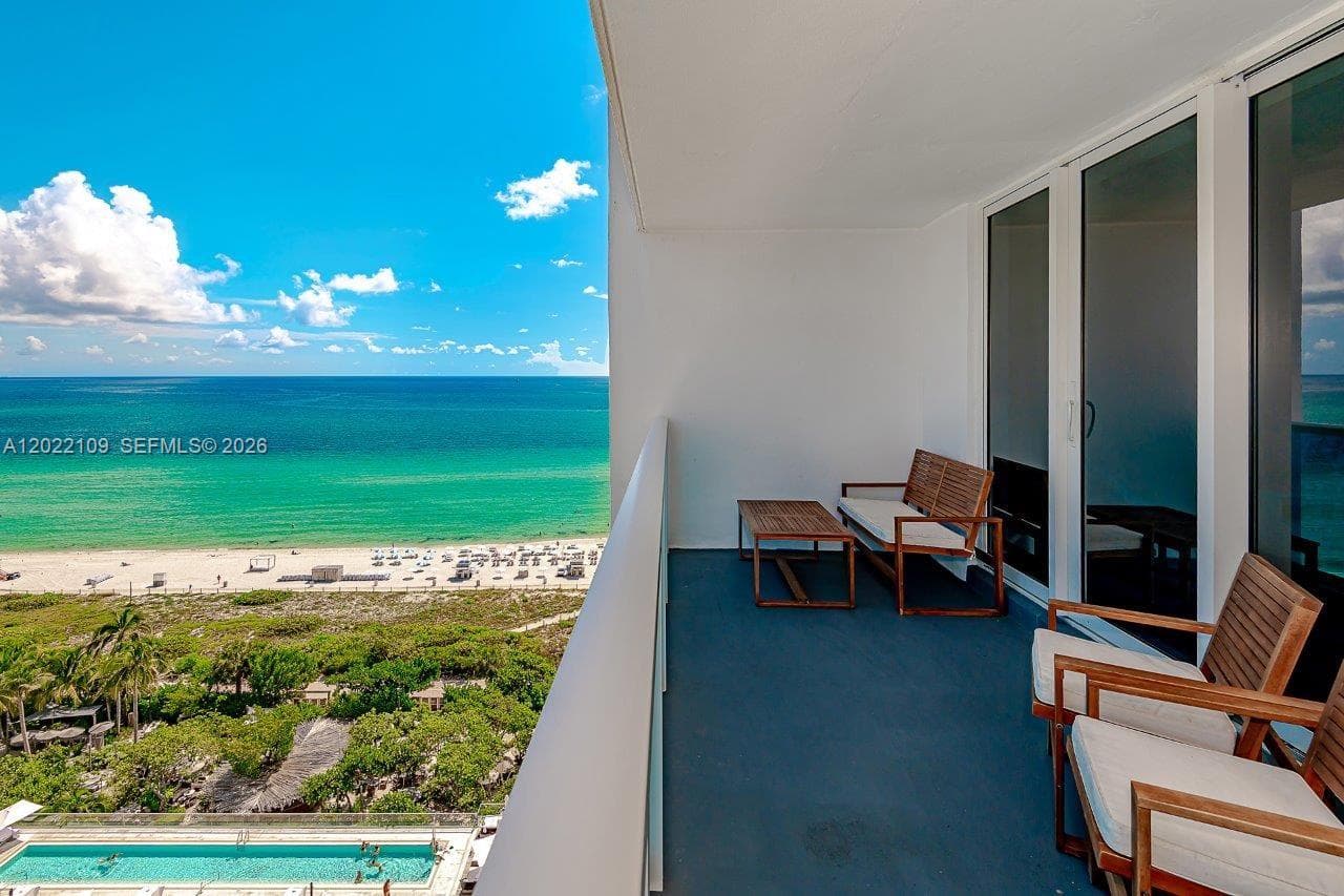 A12022109 — Miami Beach — 18