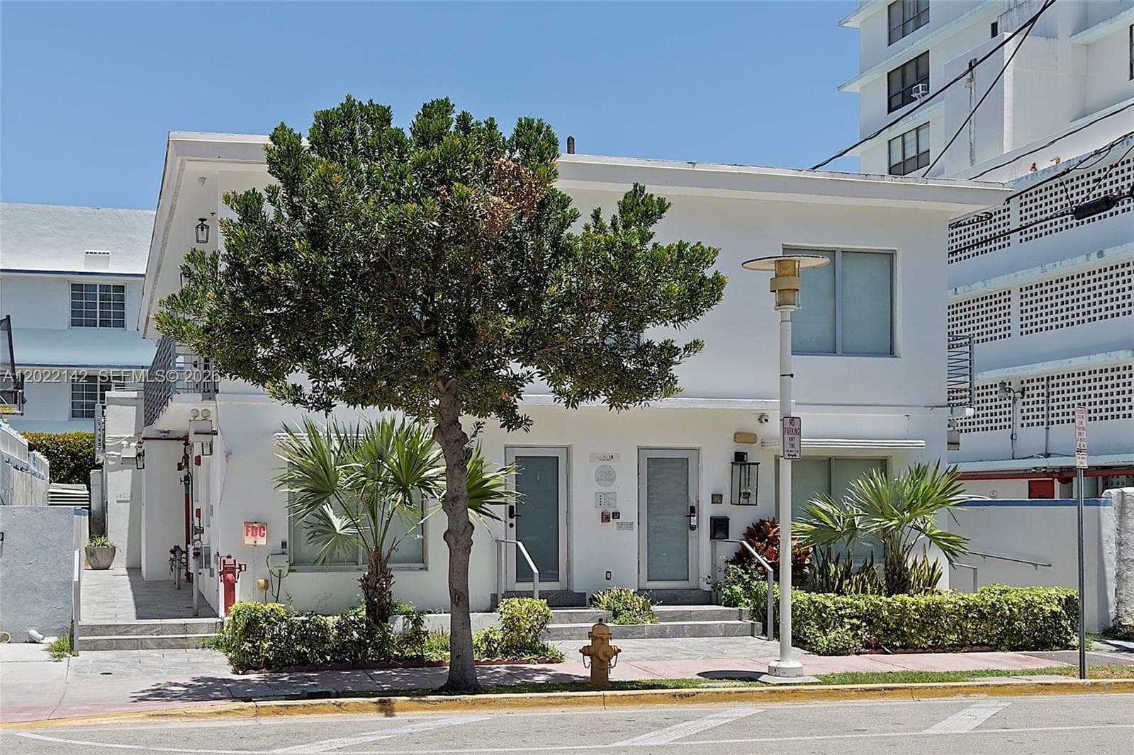A12022142 — Miami Beach — 6