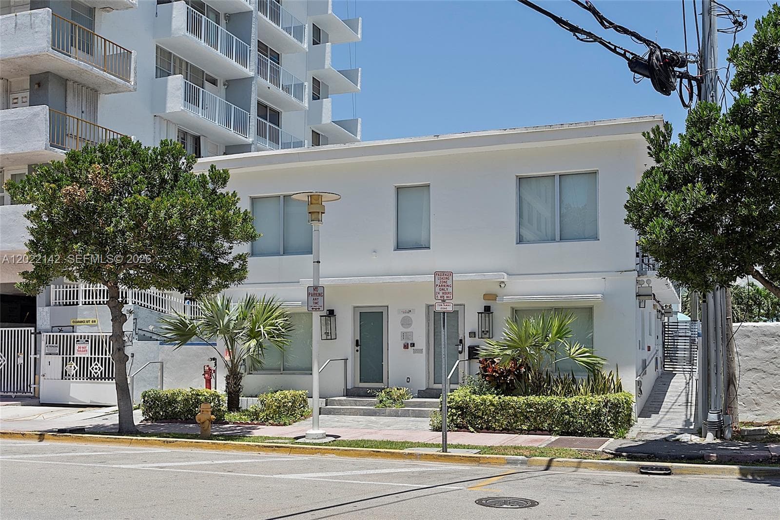 A12022142 — Miami Beach