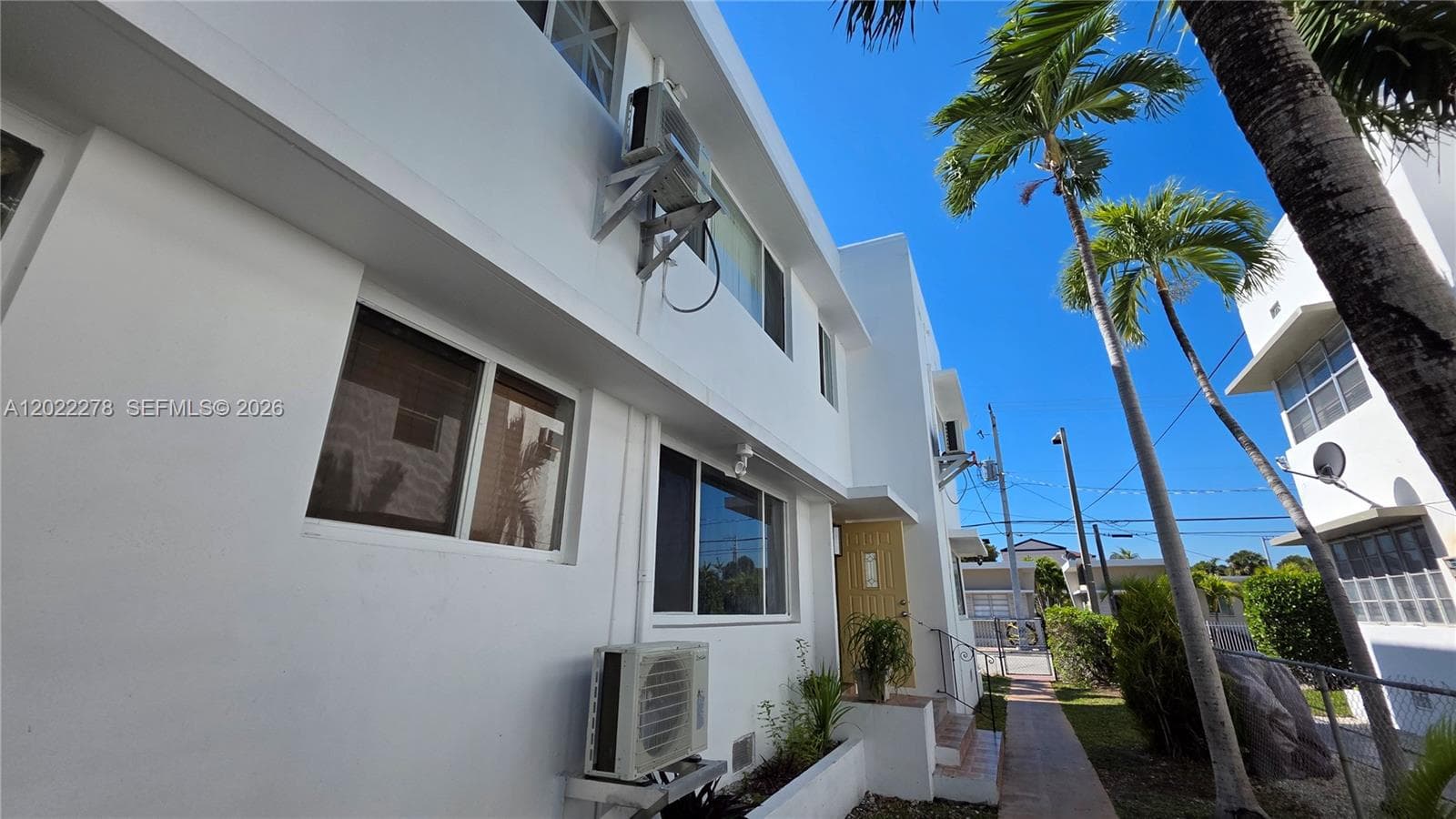 A12022278 — Miami Beach — 3