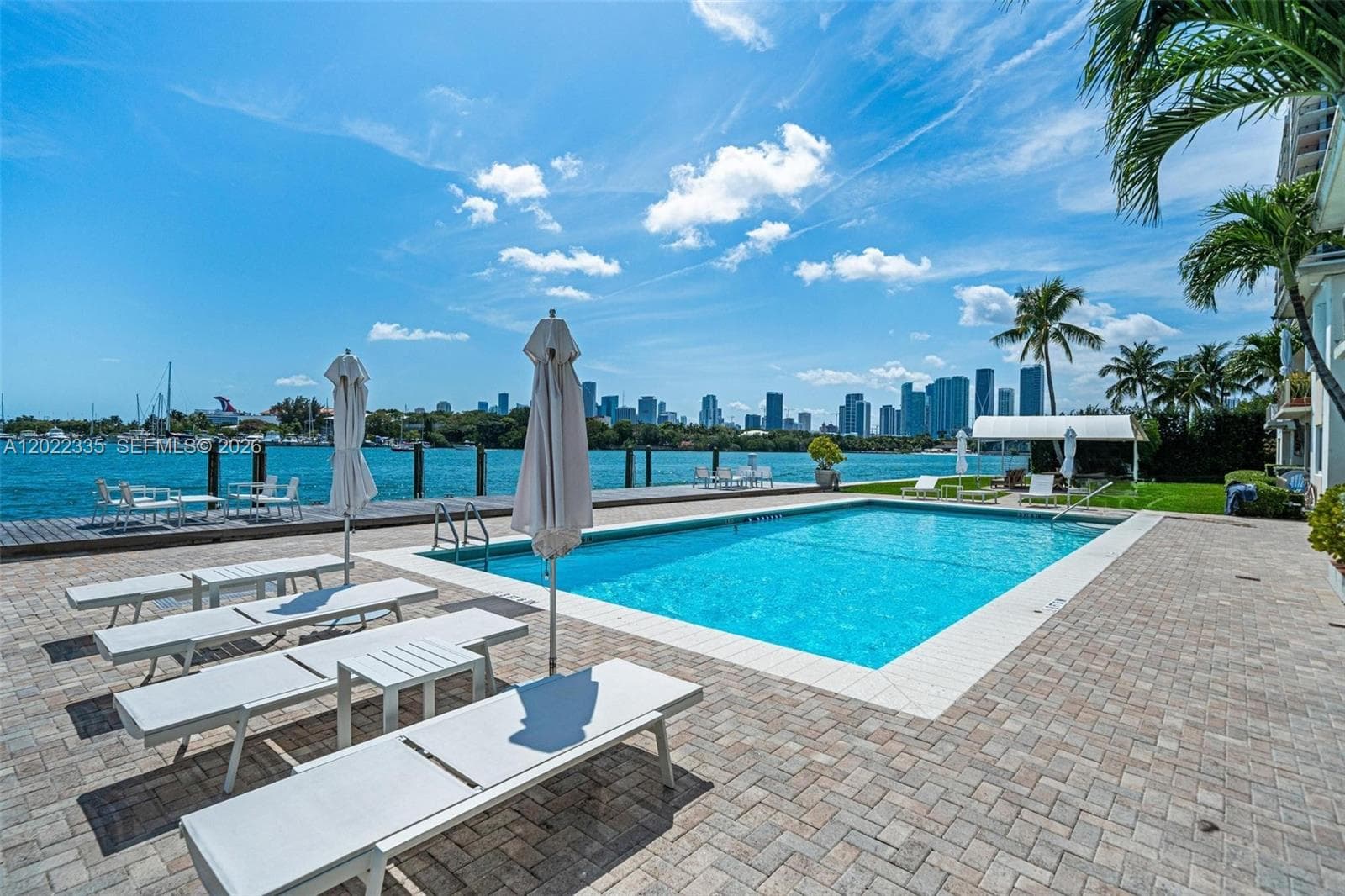 A12022335 — Miami Beach — 22
