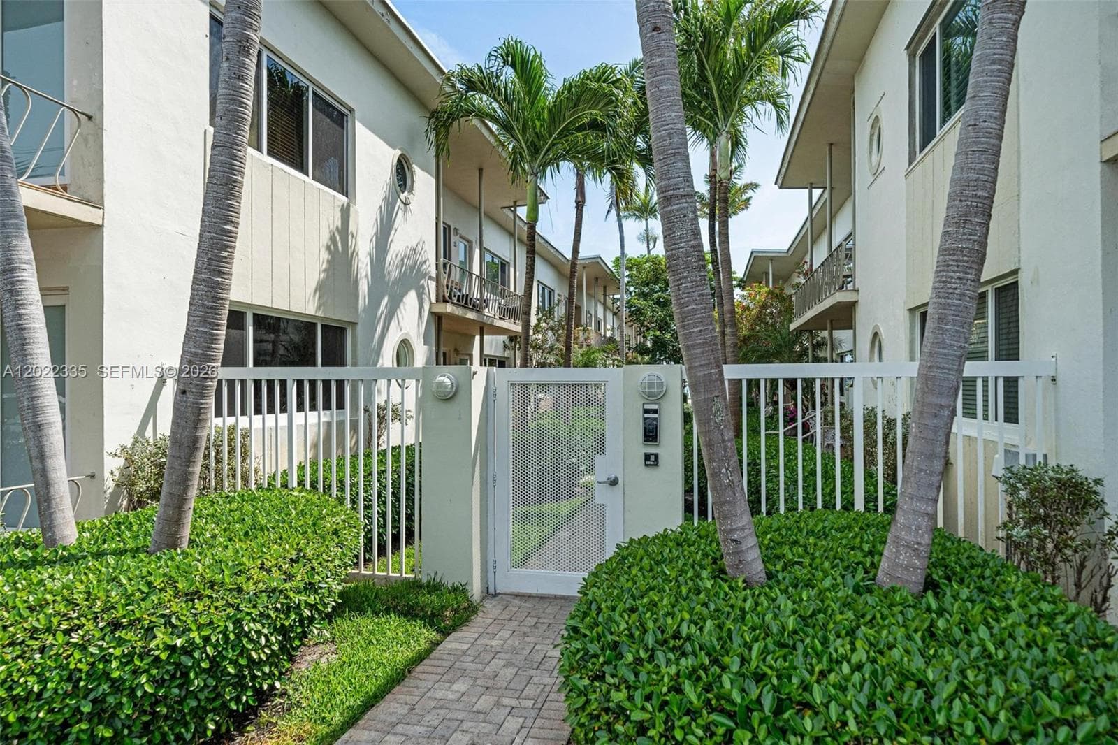 A12022335 — Miami Beach — 21