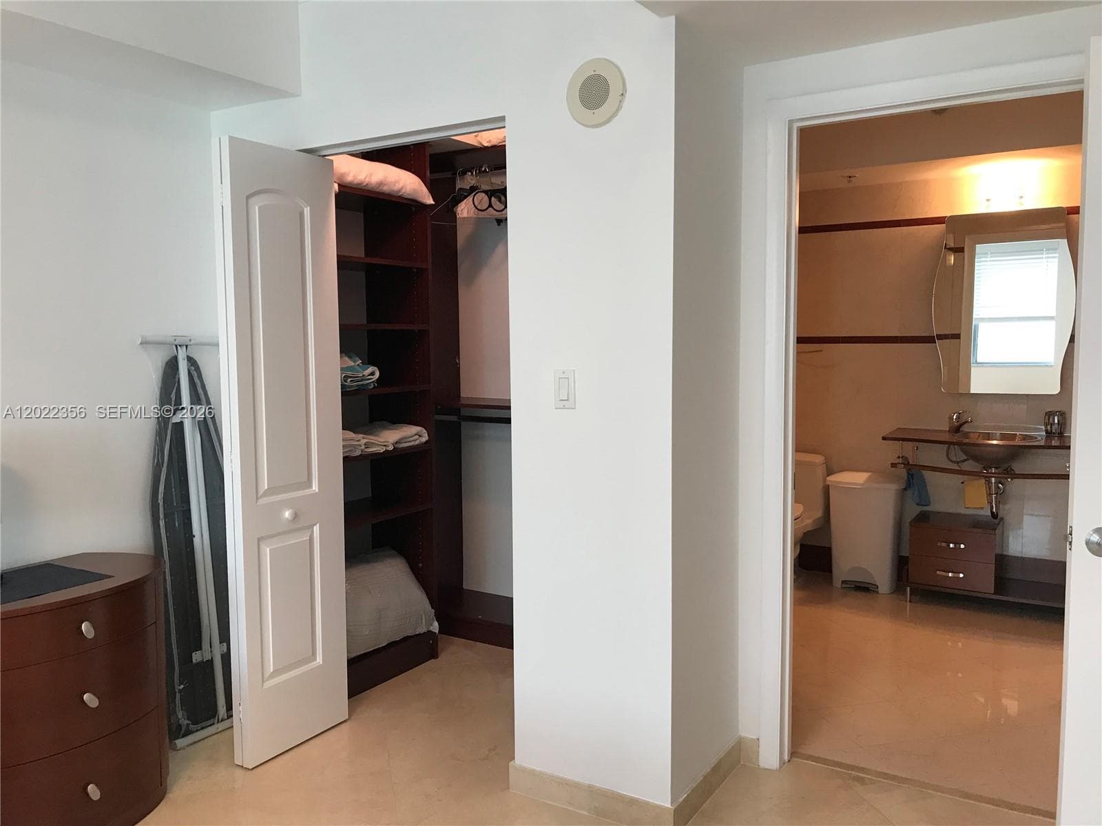 A12022356 — Miami Beach — 14