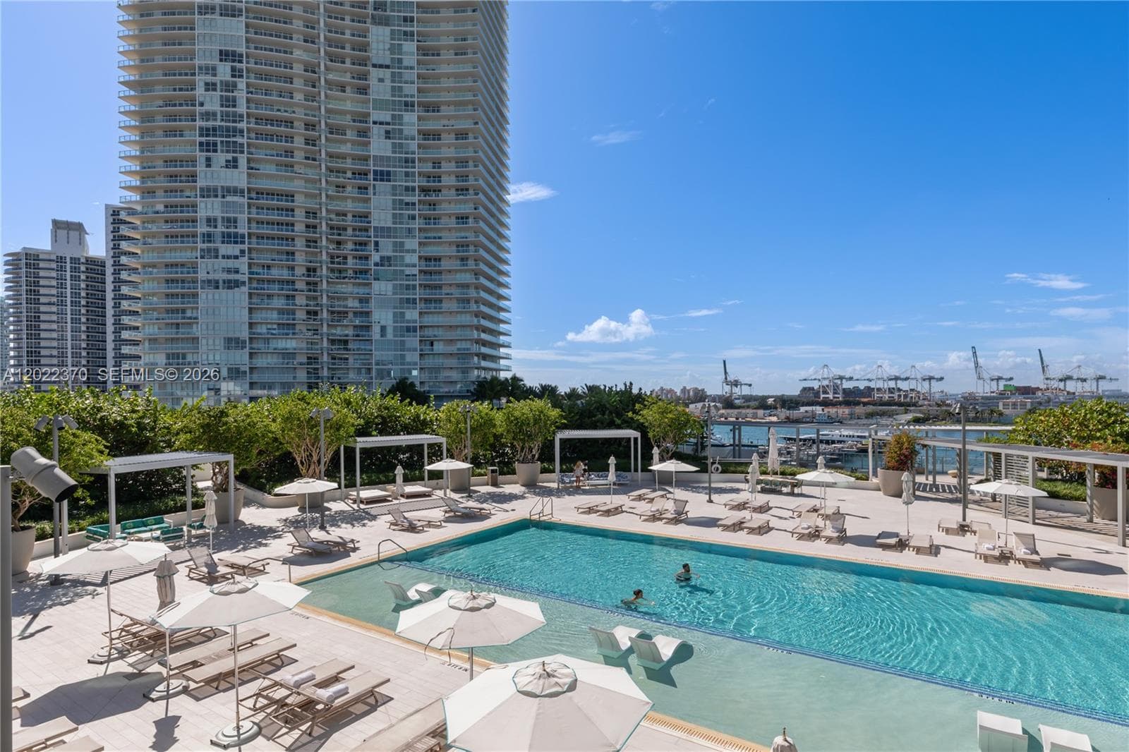 A12022370 — Miami Beach — 23