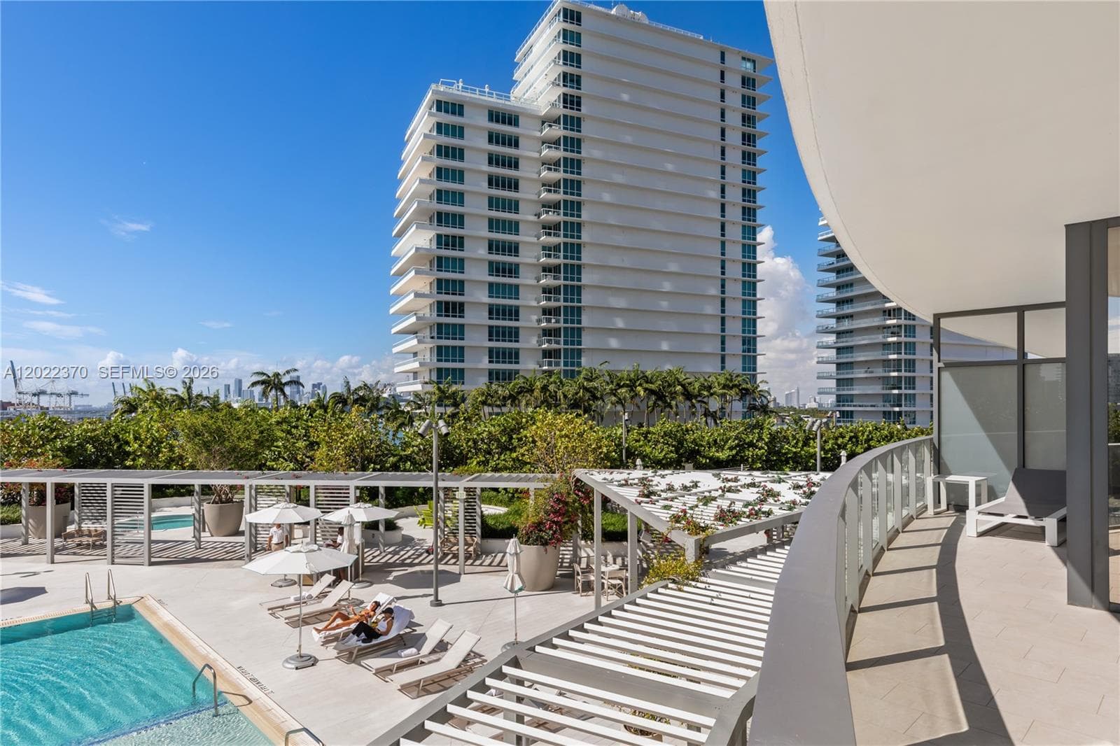A12022370 — Miami Beach — 27