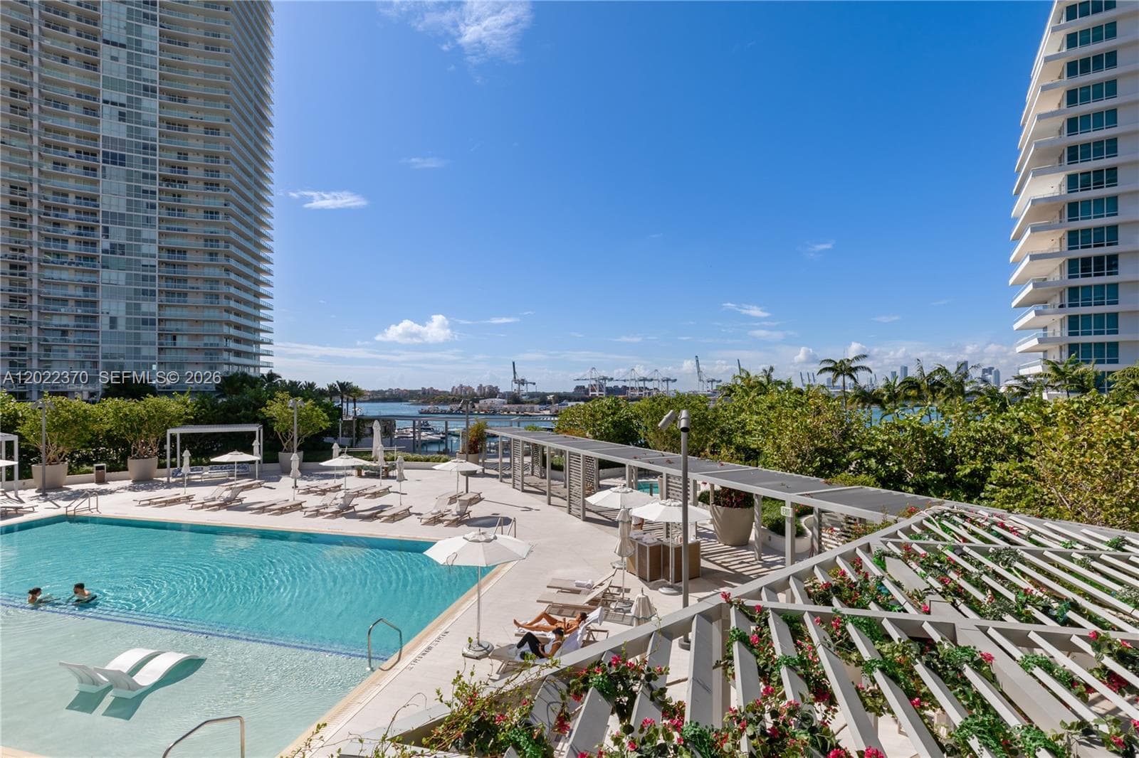 A12022370 — Miami Beach — 26