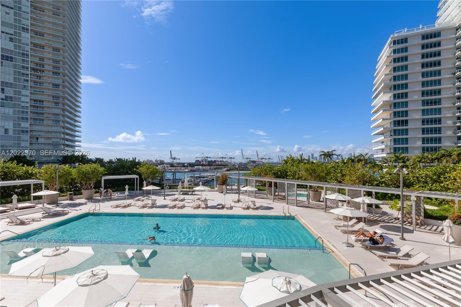 A12022370 — Miami Beach — 22
