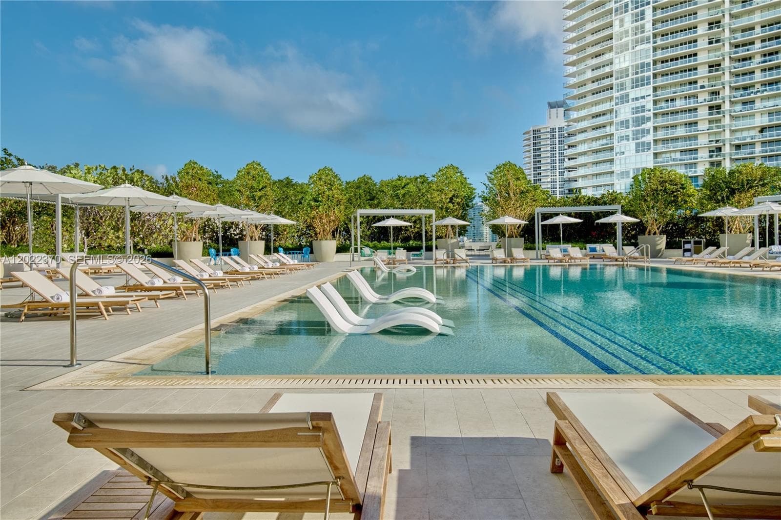 A12022370 — Miami Beach — 37