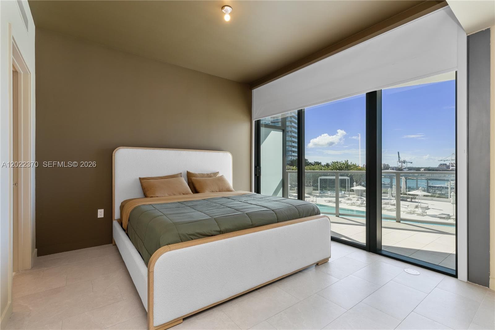 A12022370 — Miami Beach — 21