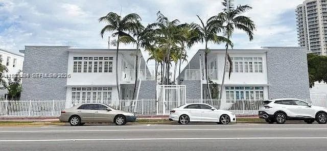 A12022386 — Miami Beach — 11