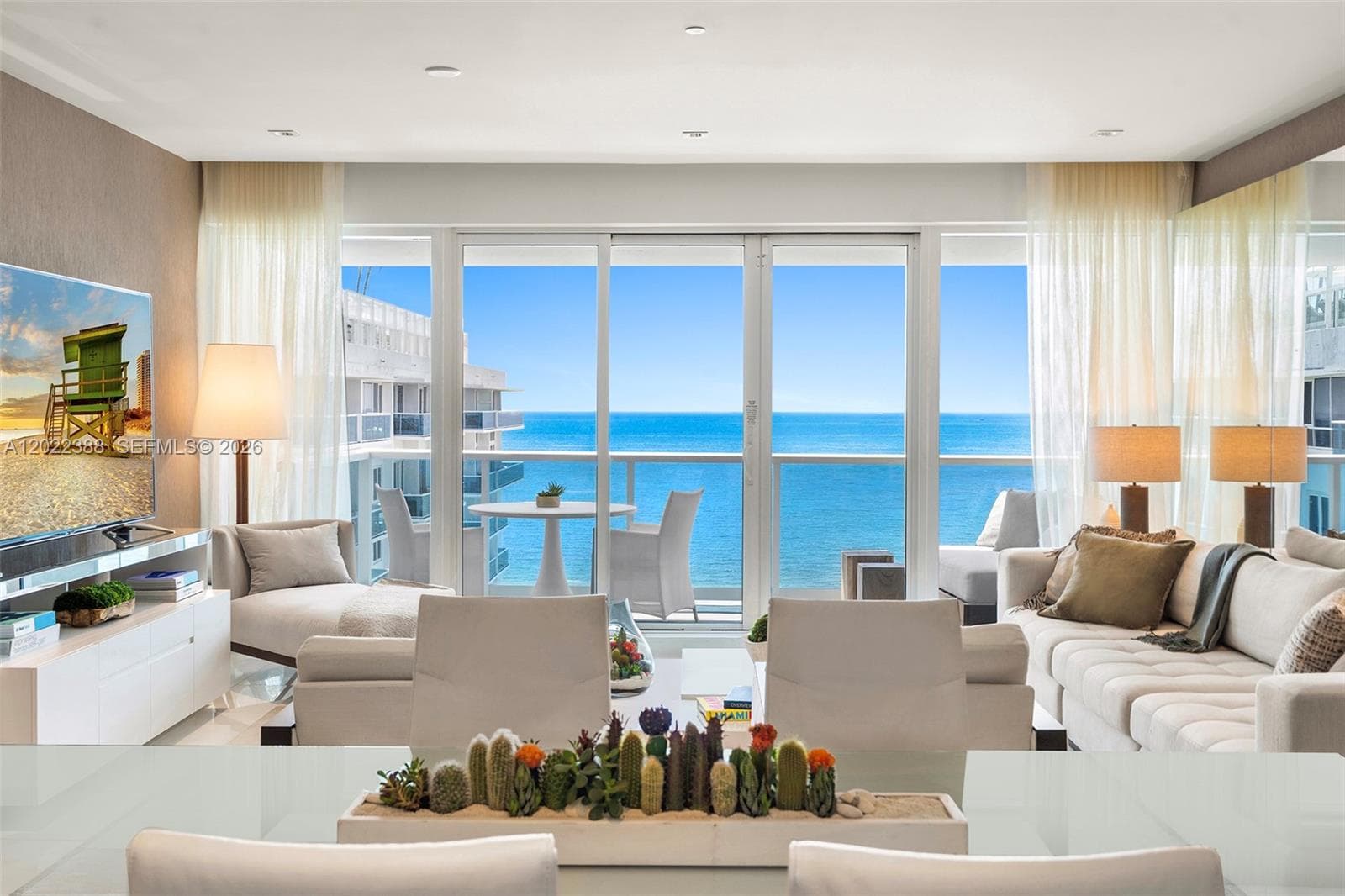 A12022388 — Miami Beach — 22