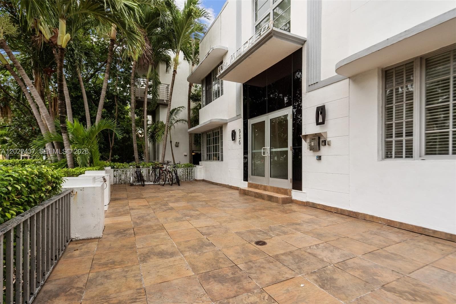 A12022437 — Miami Beach — 9