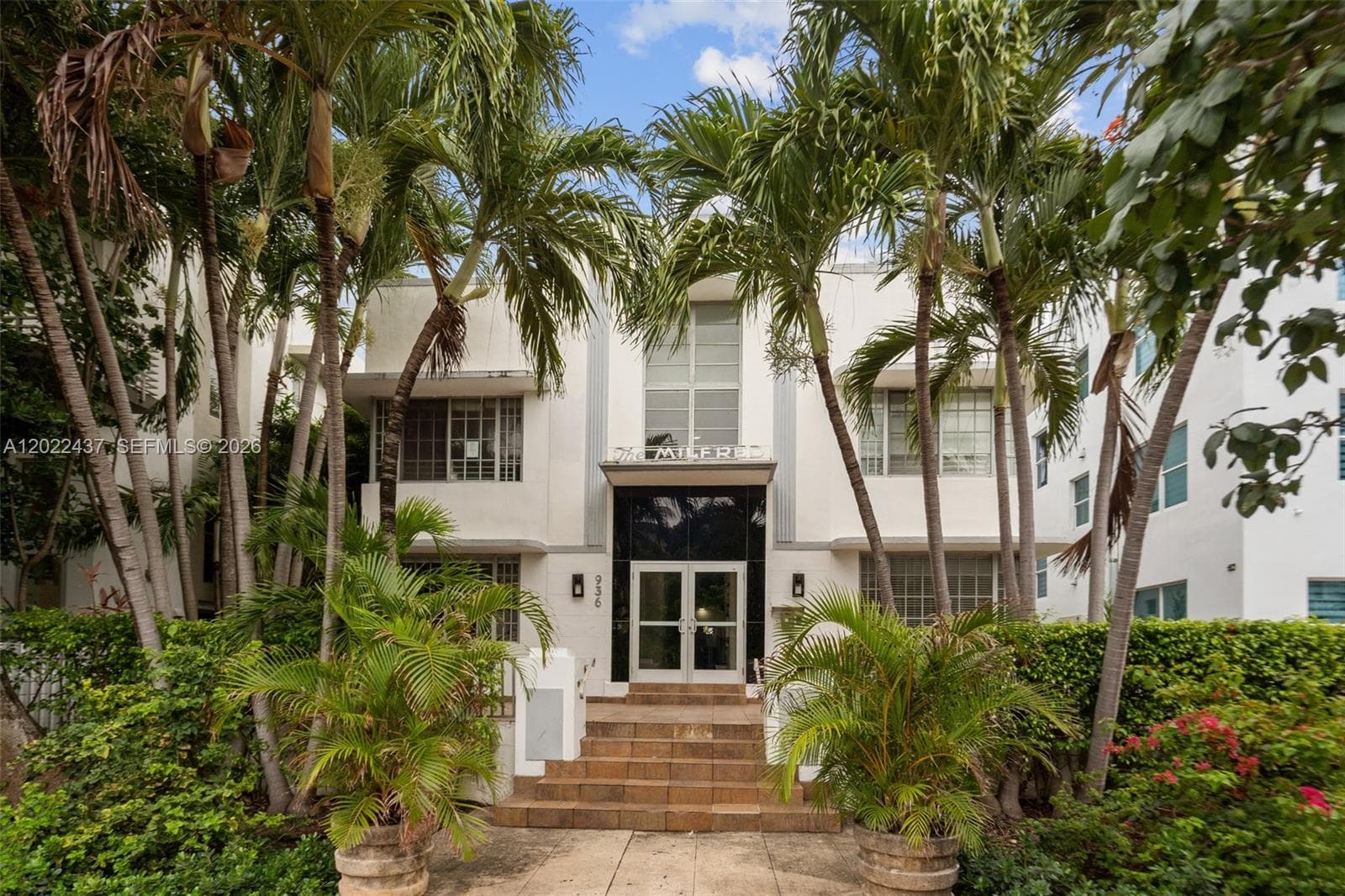 A12022437 — Miami Beach — 10