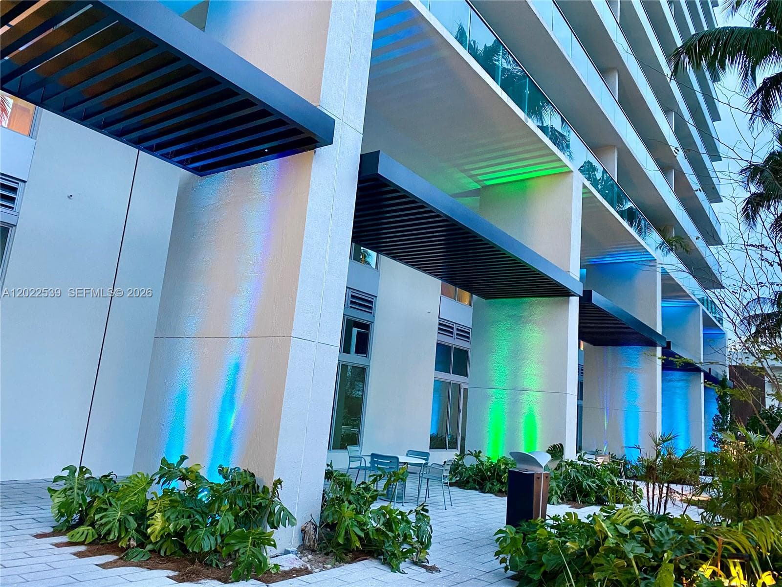 A12022539 — Miami Beach — 24