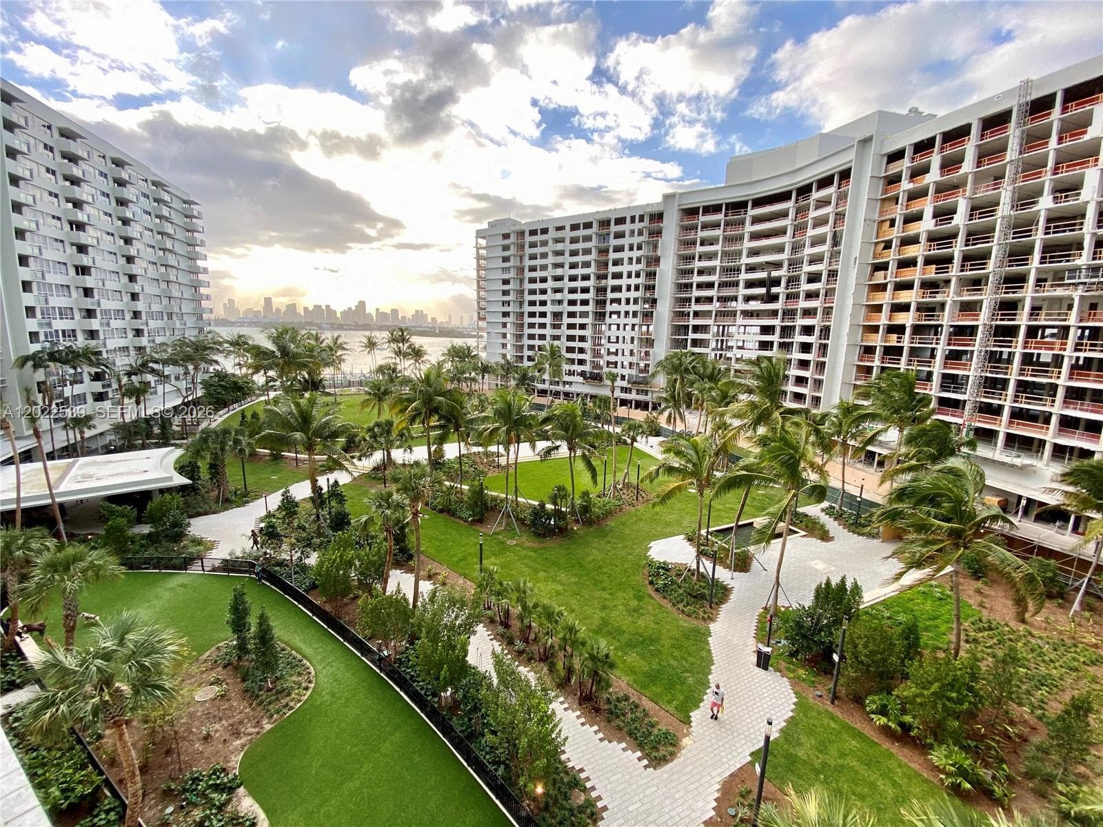 A12022539 — Miami Beach — 29