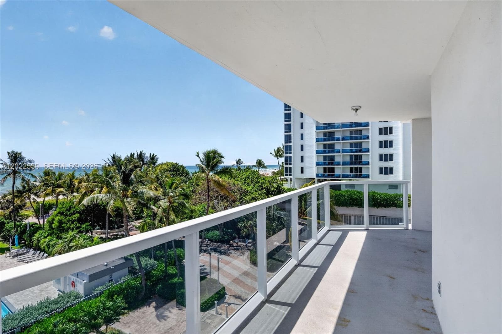 A12022550 — Miami Beach — 27