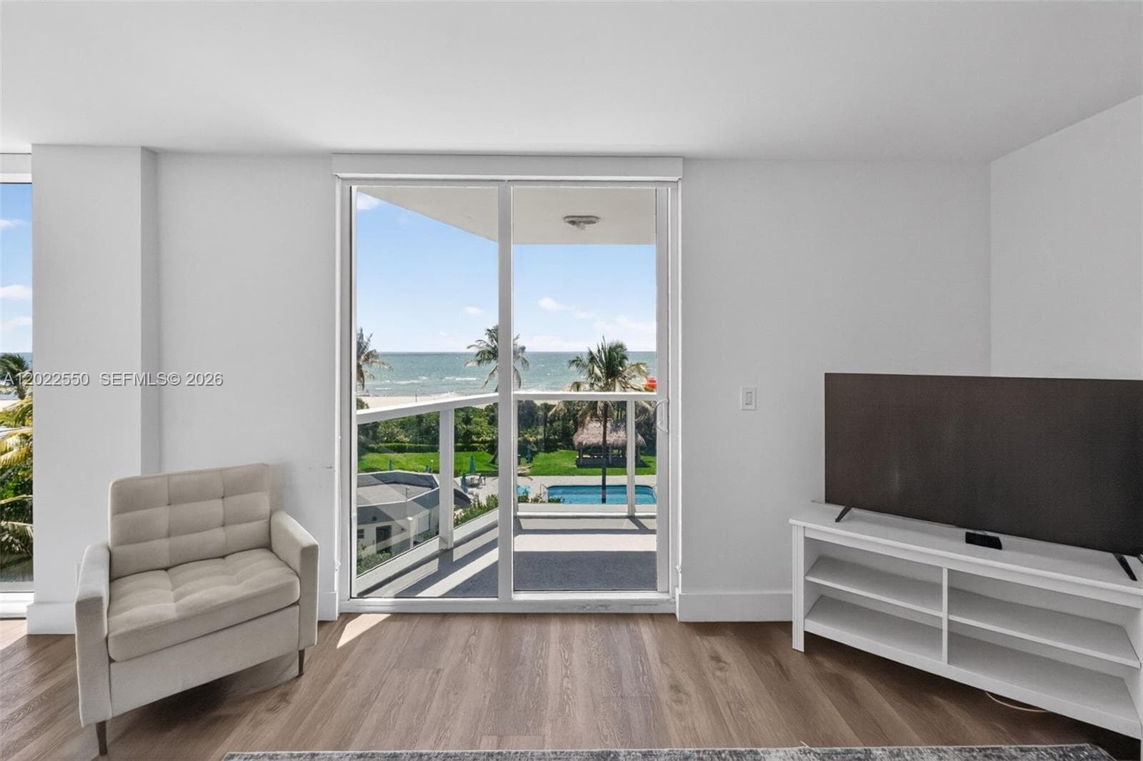 A12022550 — Miami Beach — 6