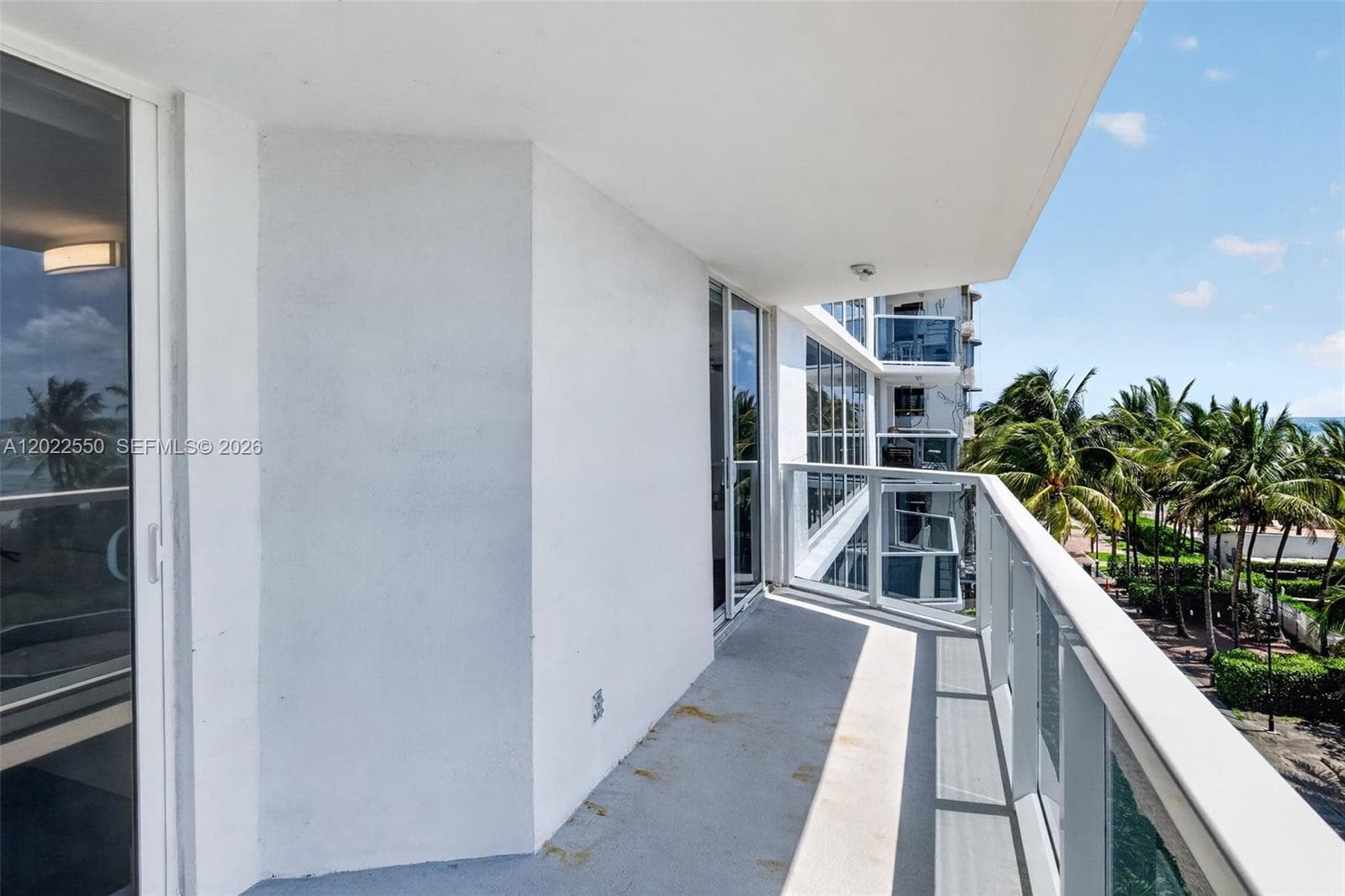 A12022550 — Miami Beach — 32
