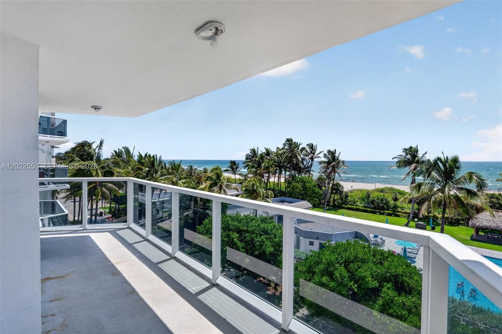 A12022550 — Miami Beach — 28