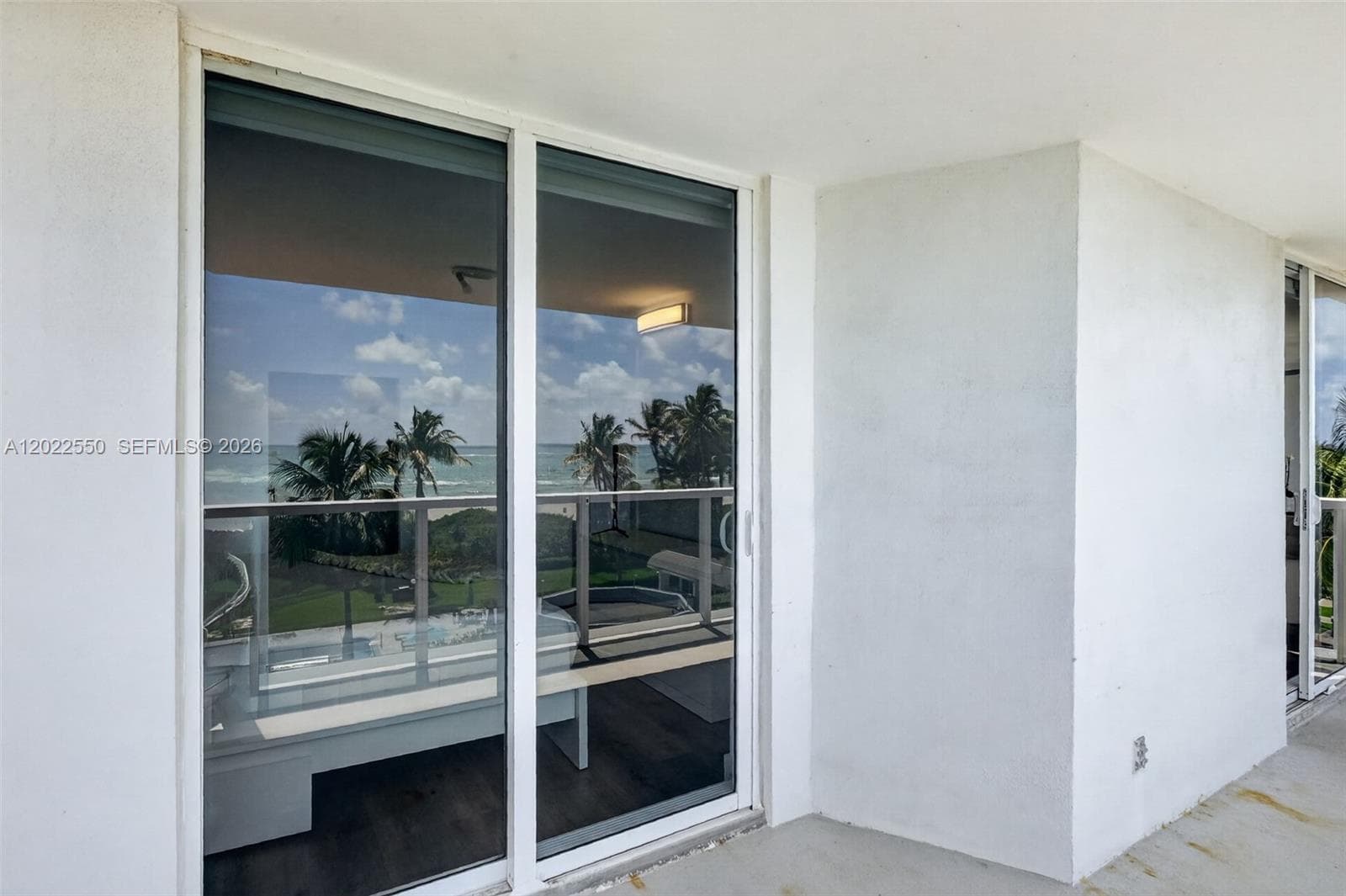 A12022550 — Miami Beach — 33