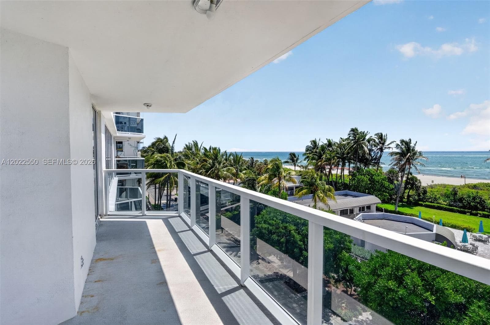 A12022550 — Miami Beach — 31