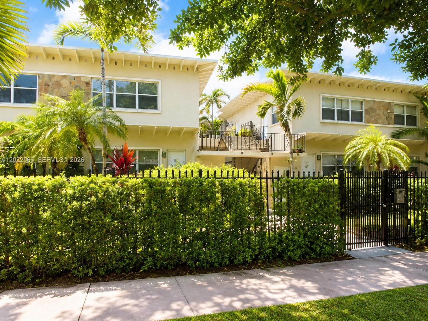 A12022566 — Miami Beach
