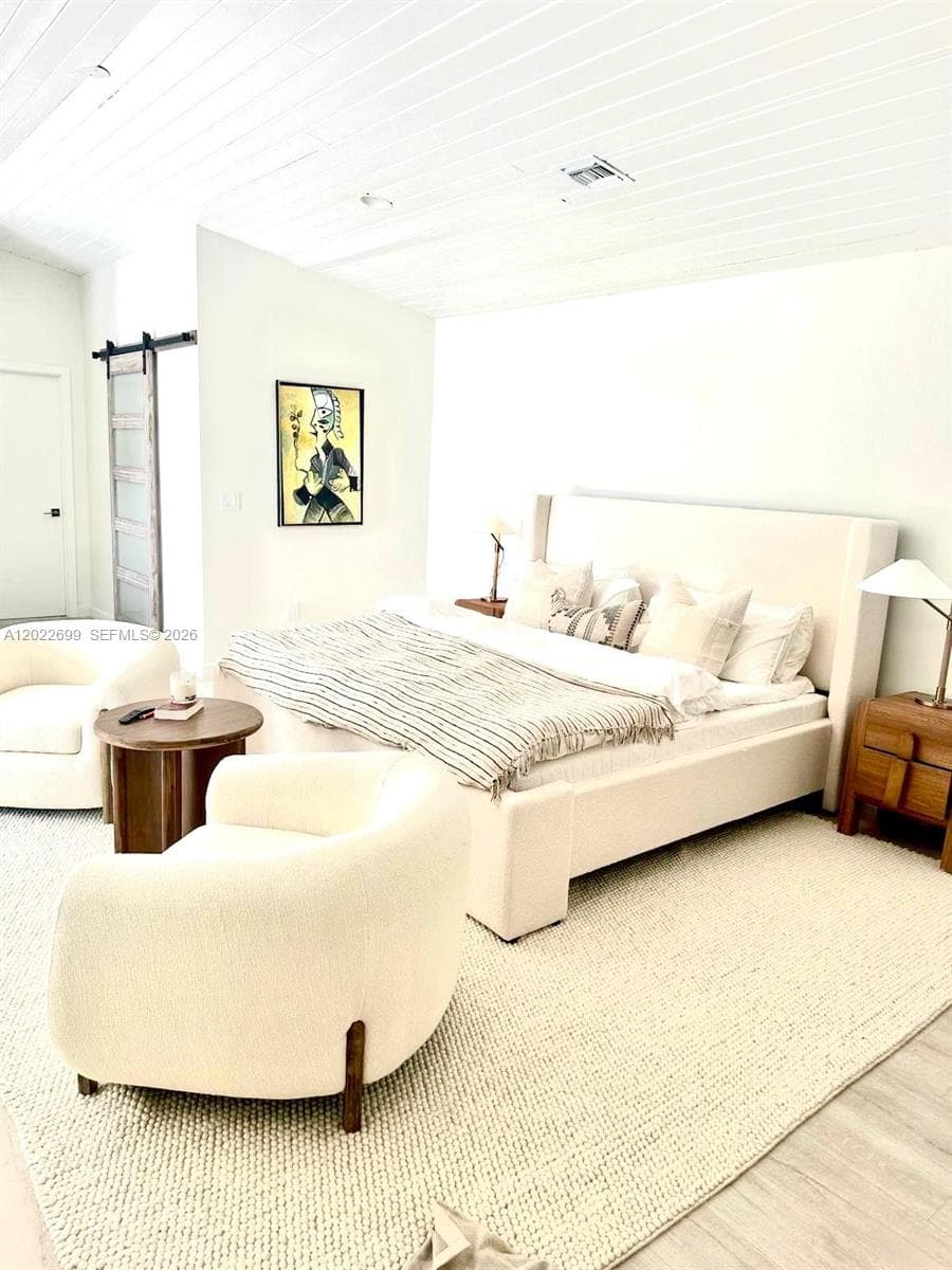 A12022699 — Miami Beach — 13
