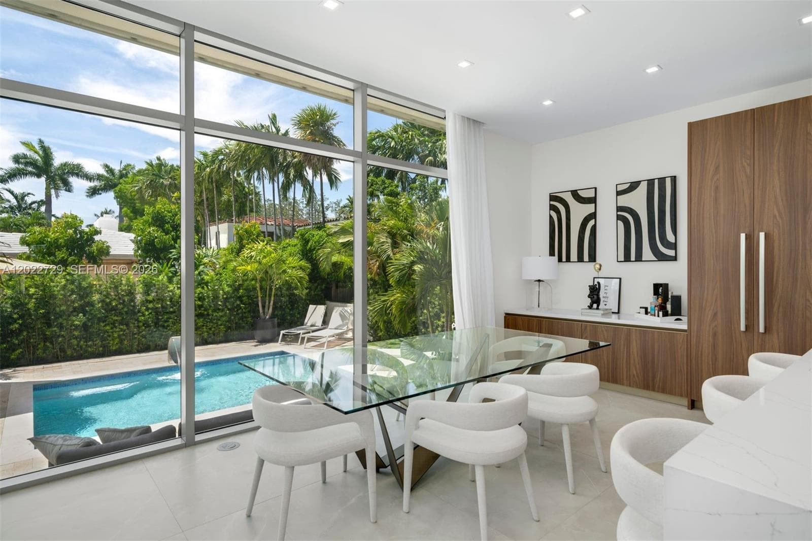 A12022729 — Miami Beach — 9