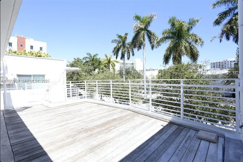A12022737 — Miami Beach — 8