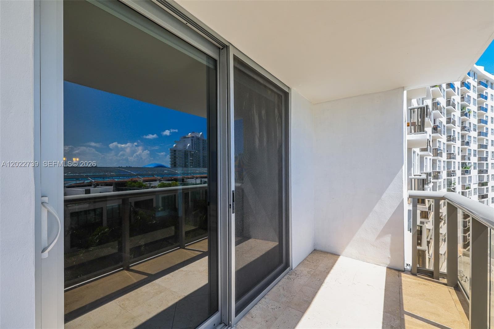 A12022739 — Miami Beach — 14