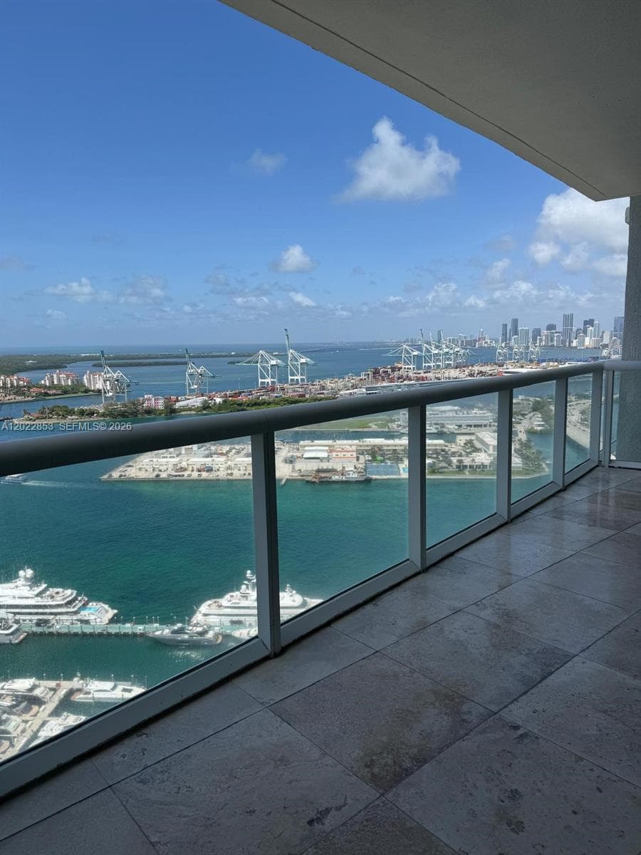 A12022853 — Miami Beach