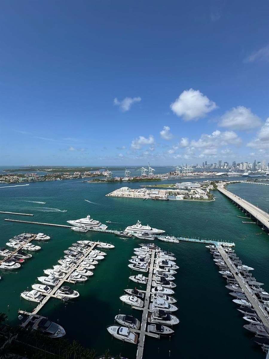 A12022853 — Miami Beach — 14