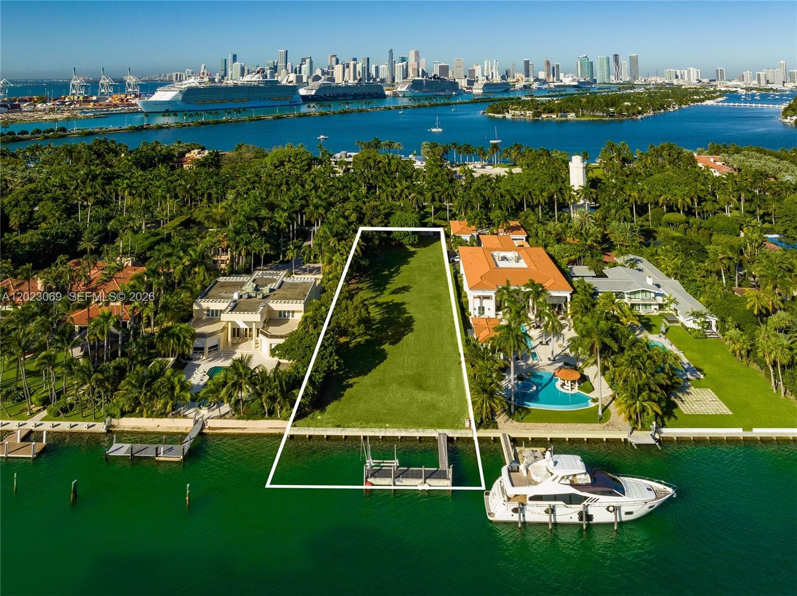 A12023069 — Miami Beach