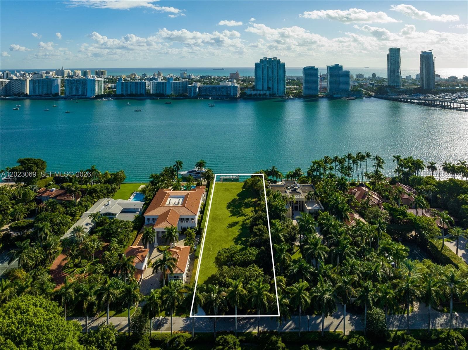A12023069 — Miami Beach — 20