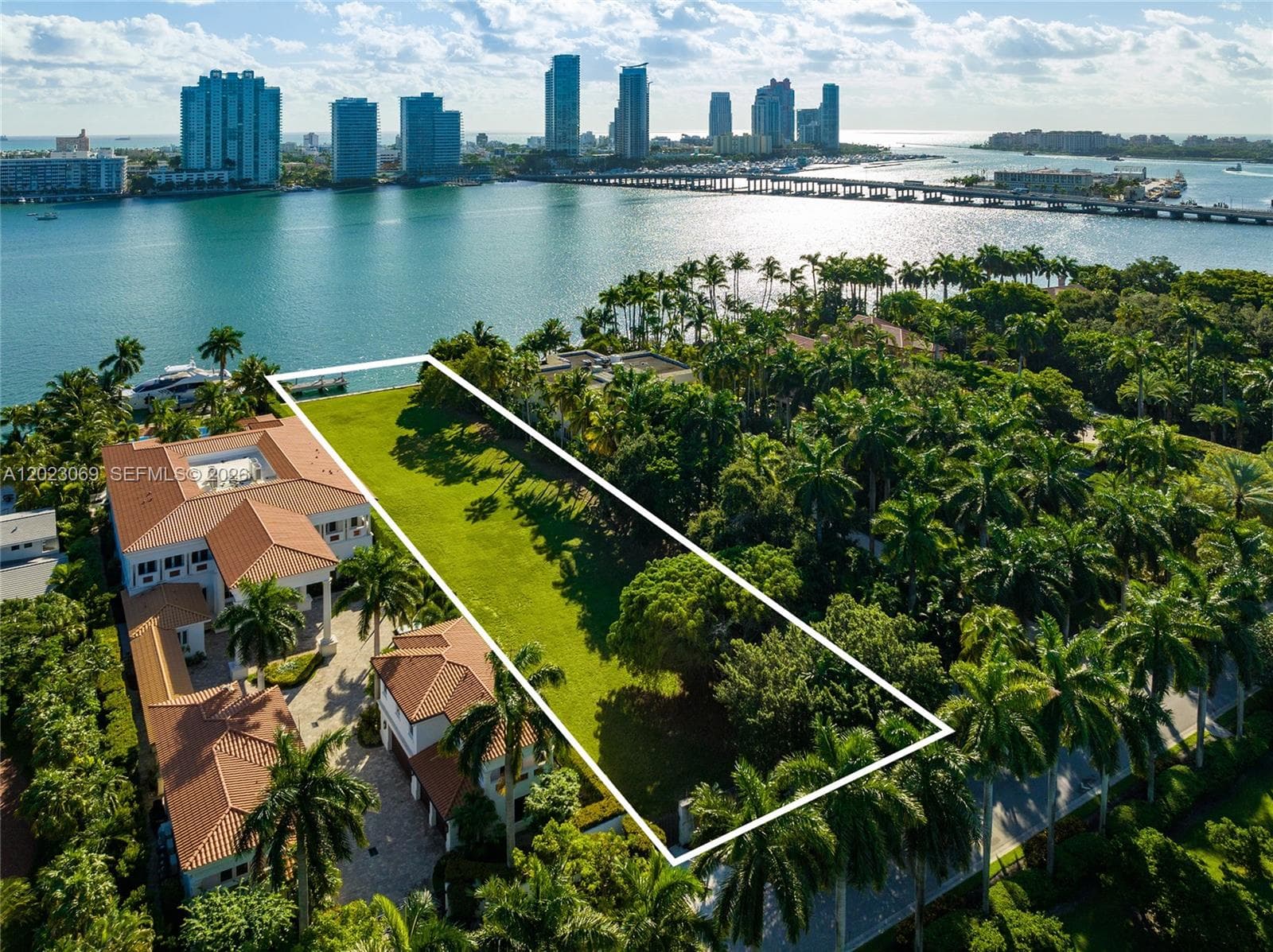 A12023069 — Miami Beach — 10