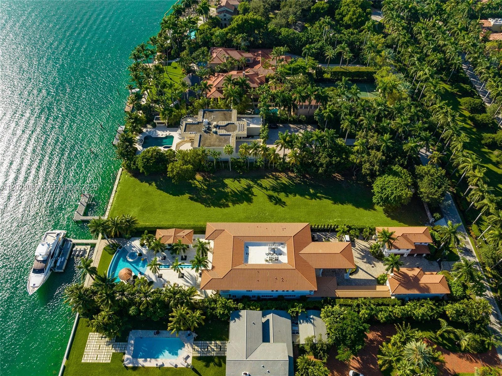 A12023069 — Miami Beach — 11