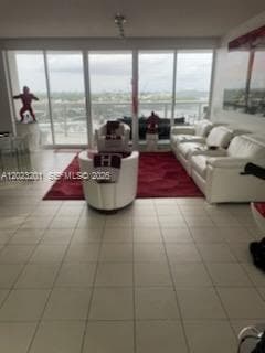 A12023201 — Miami Beach — 3