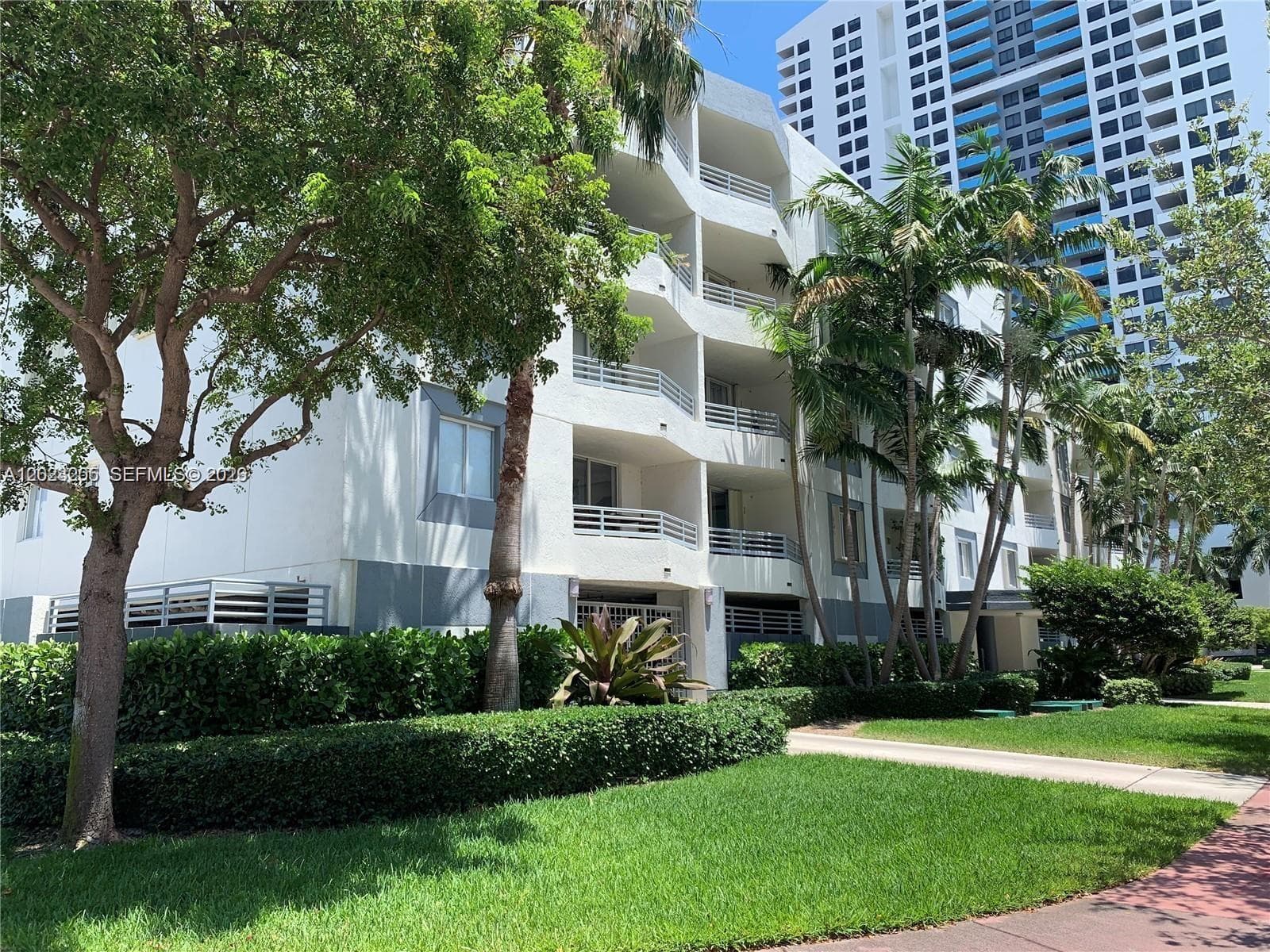 A12023205 — Miami Beach — 5