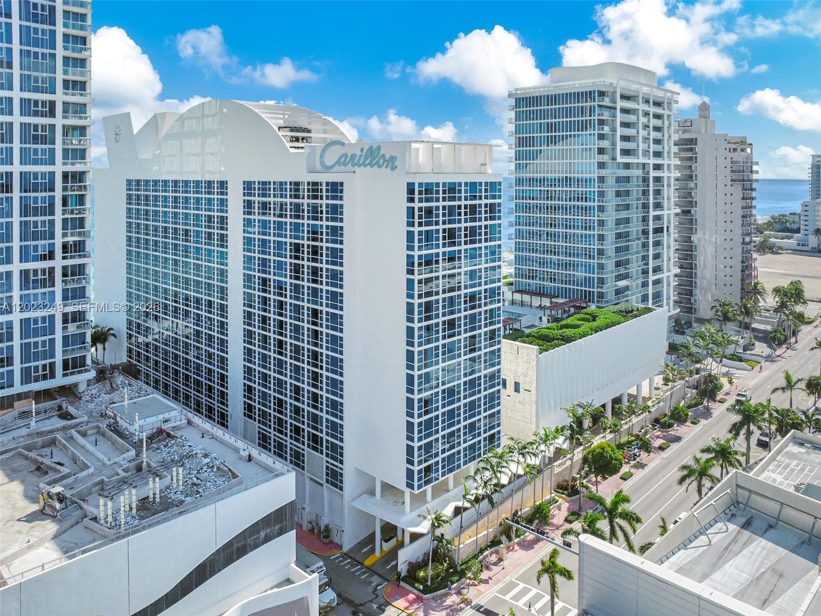A12023249 — Miami Beach — 23